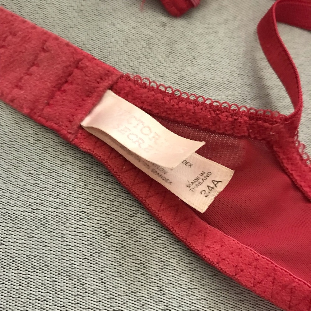Vintage Victoria’s Secret Lace Bra - Picture 6 of 7